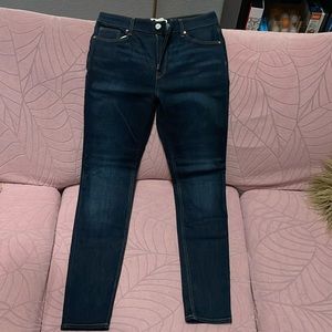 Very dark blue skinny jeans